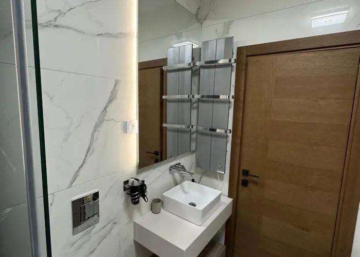 First Class 2 아파트 *